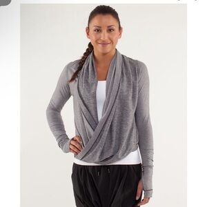 Lululemon iconic wrap